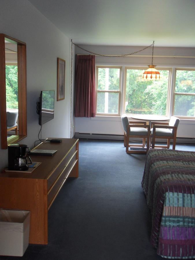 Swan Inn Motel Comstock Park Exteriér fotografie